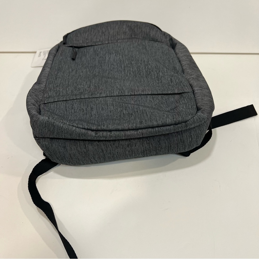 Incase City Compact Backpack for MacBook In Grey Color - New With Tag - Reemoly - Picture 5 of 14